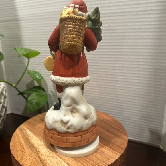 Vintage Revolving Music Box Santa Claus Plays Wish You A Merry Christmas - Picture 4 of 10